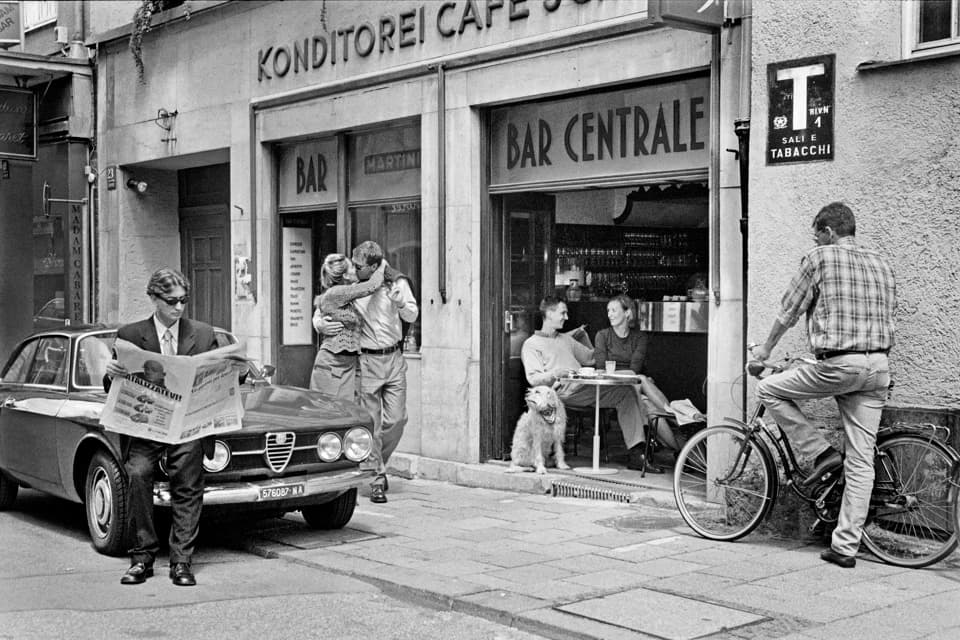 Kiss at the BAR CENTRALE 